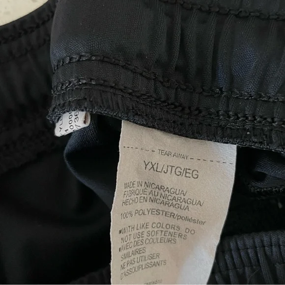 Under Armour Youth XL Black Athletic Shorts - Picture 6 of 7